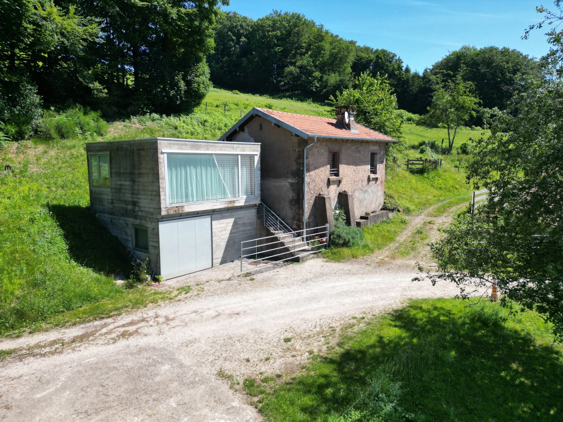 Luftaufnahme des Sees des Mont Gérard